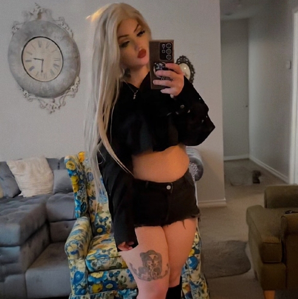 PrettyLittleThings Black Cropped Button-Down Shirt with Silver Accents - Picture 4 of 4